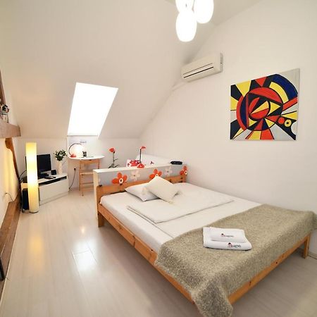 Studio Apartment White Zagreb Bagian luar foto