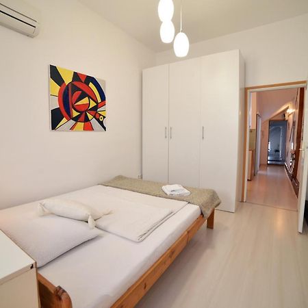 Studio Apartment White Zagreb Bagian luar foto