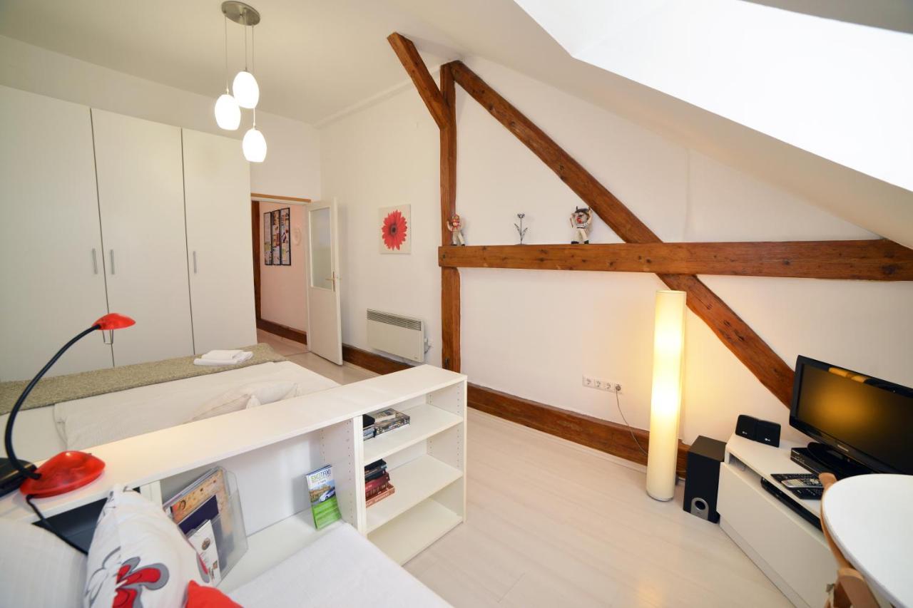 Studio Apartment White Zagreb Bagian luar foto