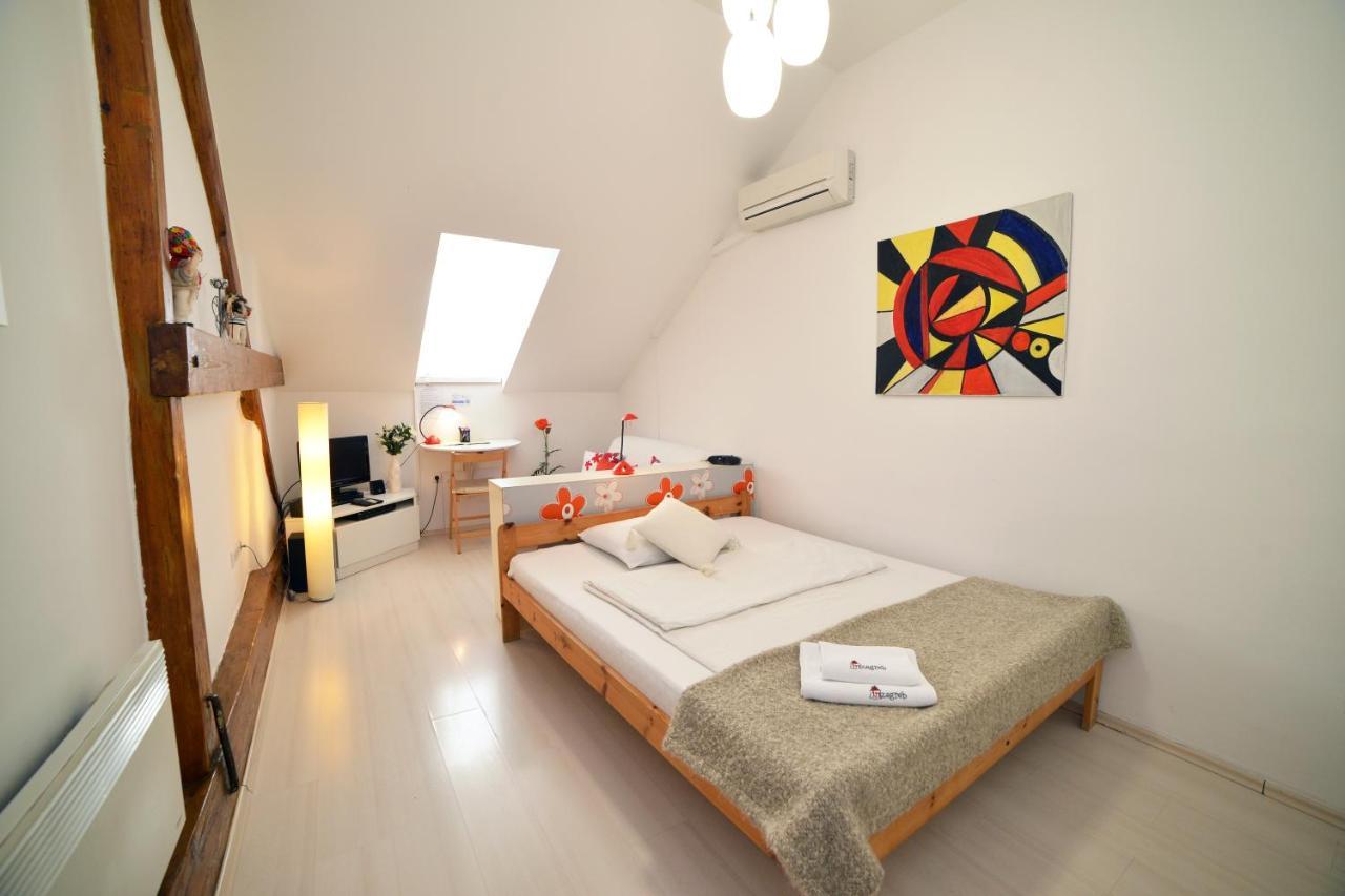 Studio Apartment White Zagreb Bagian luar foto