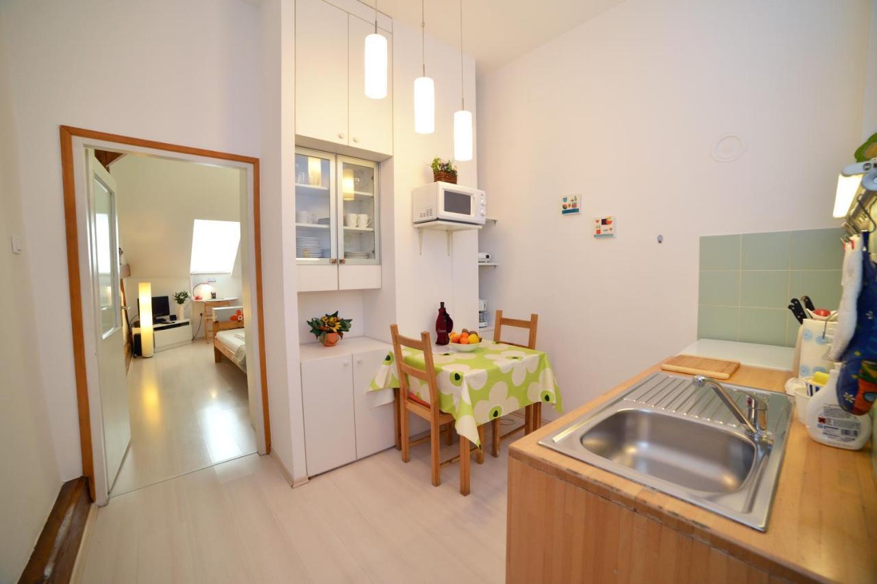 Studio Apartment White Zagreb Bagian luar foto