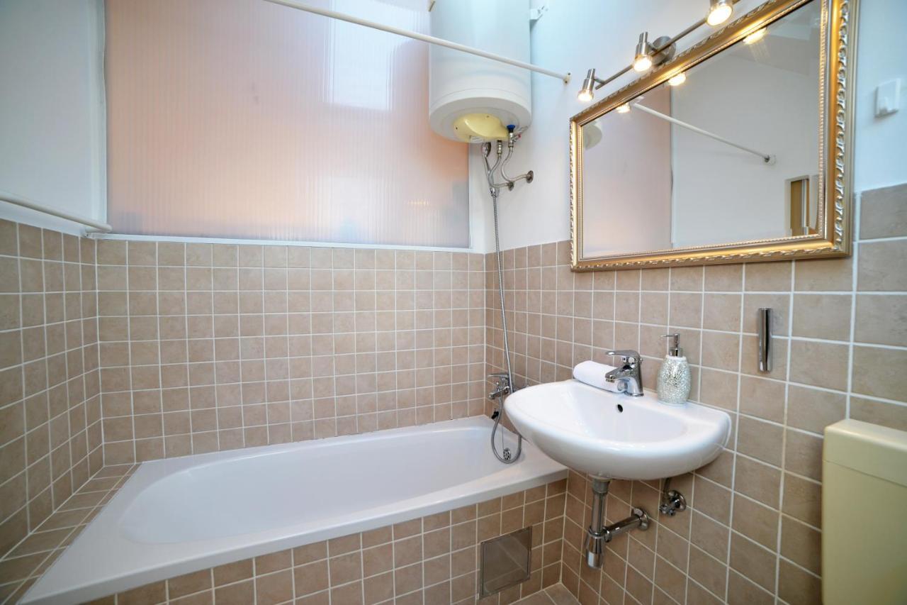 Studio Apartment White Zagreb Bagian luar foto