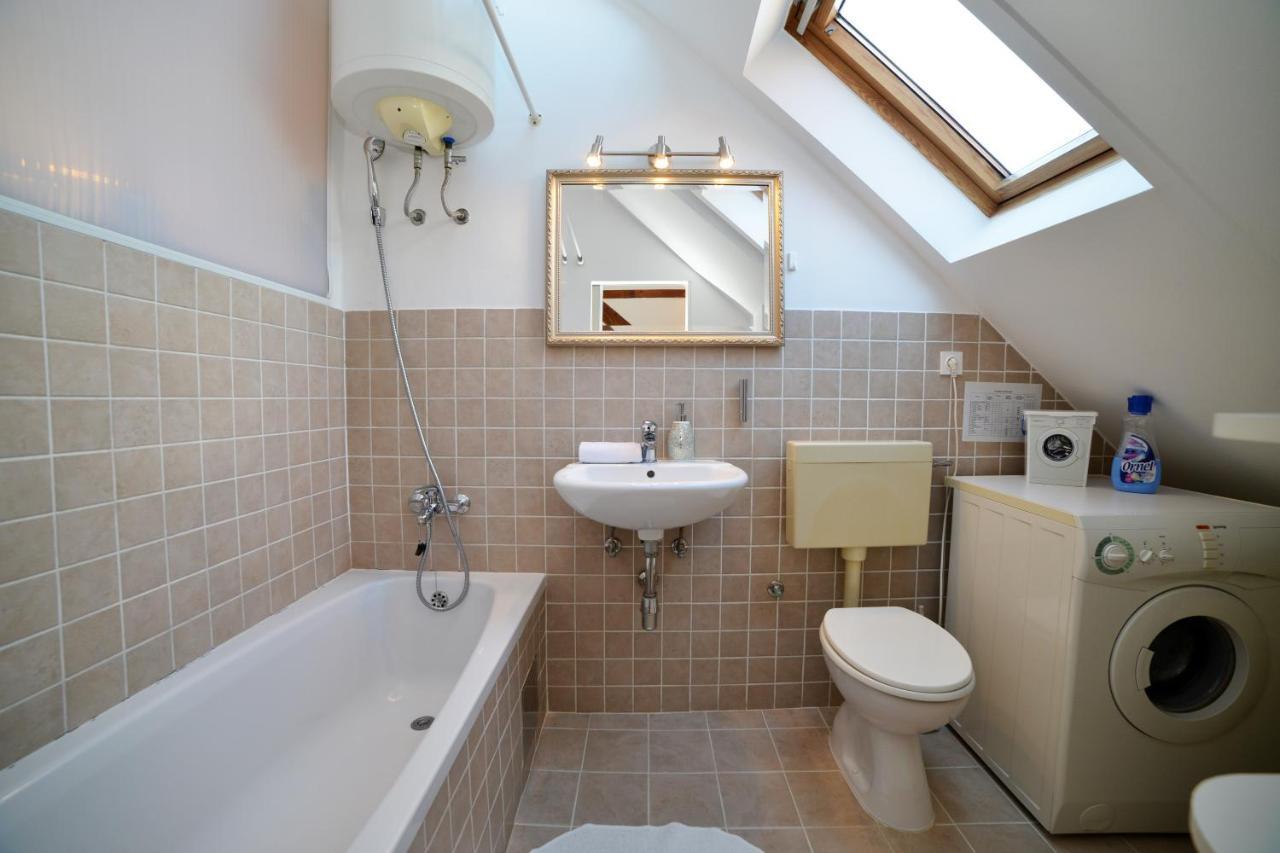 Studio Apartment White Zagreb Bagian luar foto
