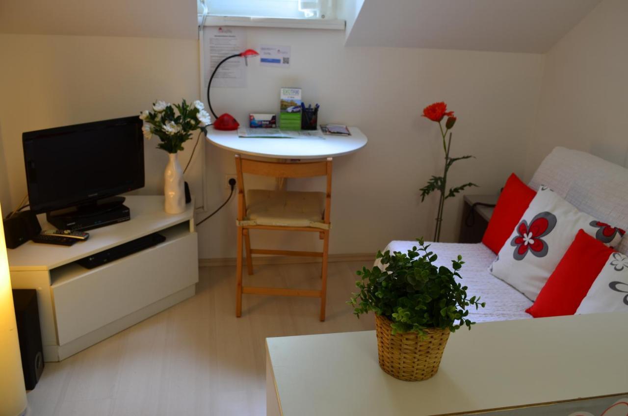 Studio Apartment White Zagreb Bagian luar foto