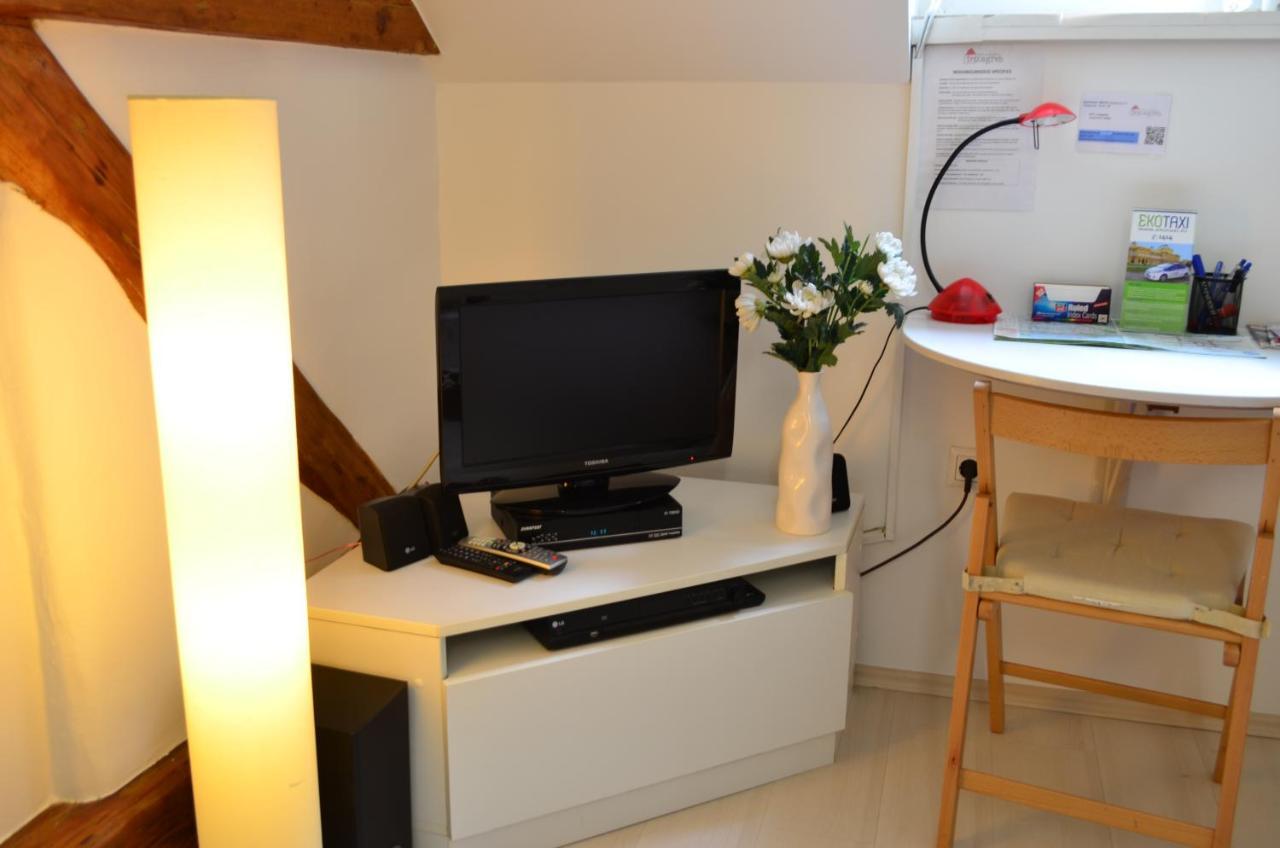 Studio Apartment White Zagreb Bagian luar foto